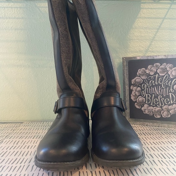 Women’s UGG Chancery Boots softly worn only once! Perfect condition. - Picture 6 of 6